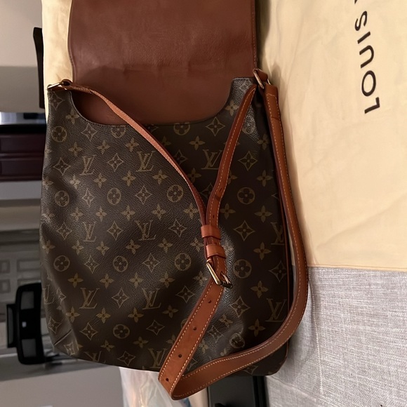 Louis Vuitton Monogram Musette GM - Picture 3 of 7